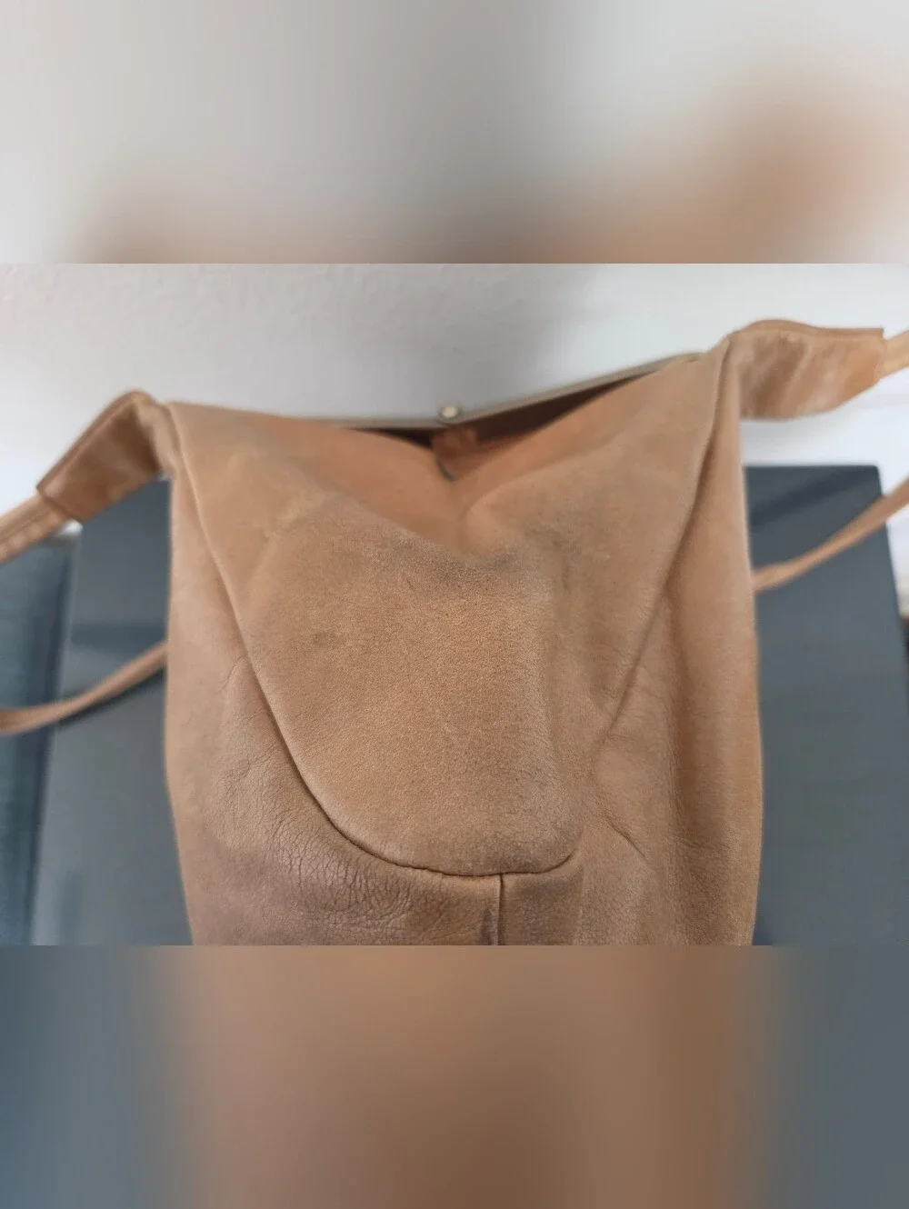 Vtg HOBO International Tan Leather Pleated Frame Bag Kiss Lock Shoulder Purse